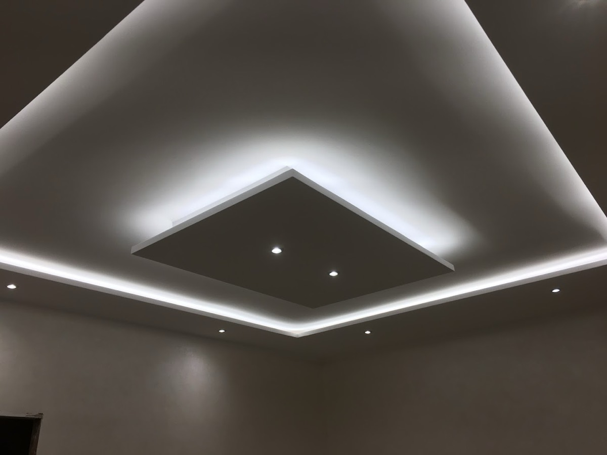 Controsoffitto in cartongesso con illuminazione LED perimetrale